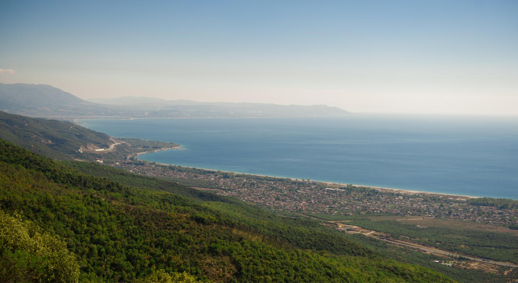Εναέρια φωτογραφία με την περιοχή της Ασπροβάλτας.