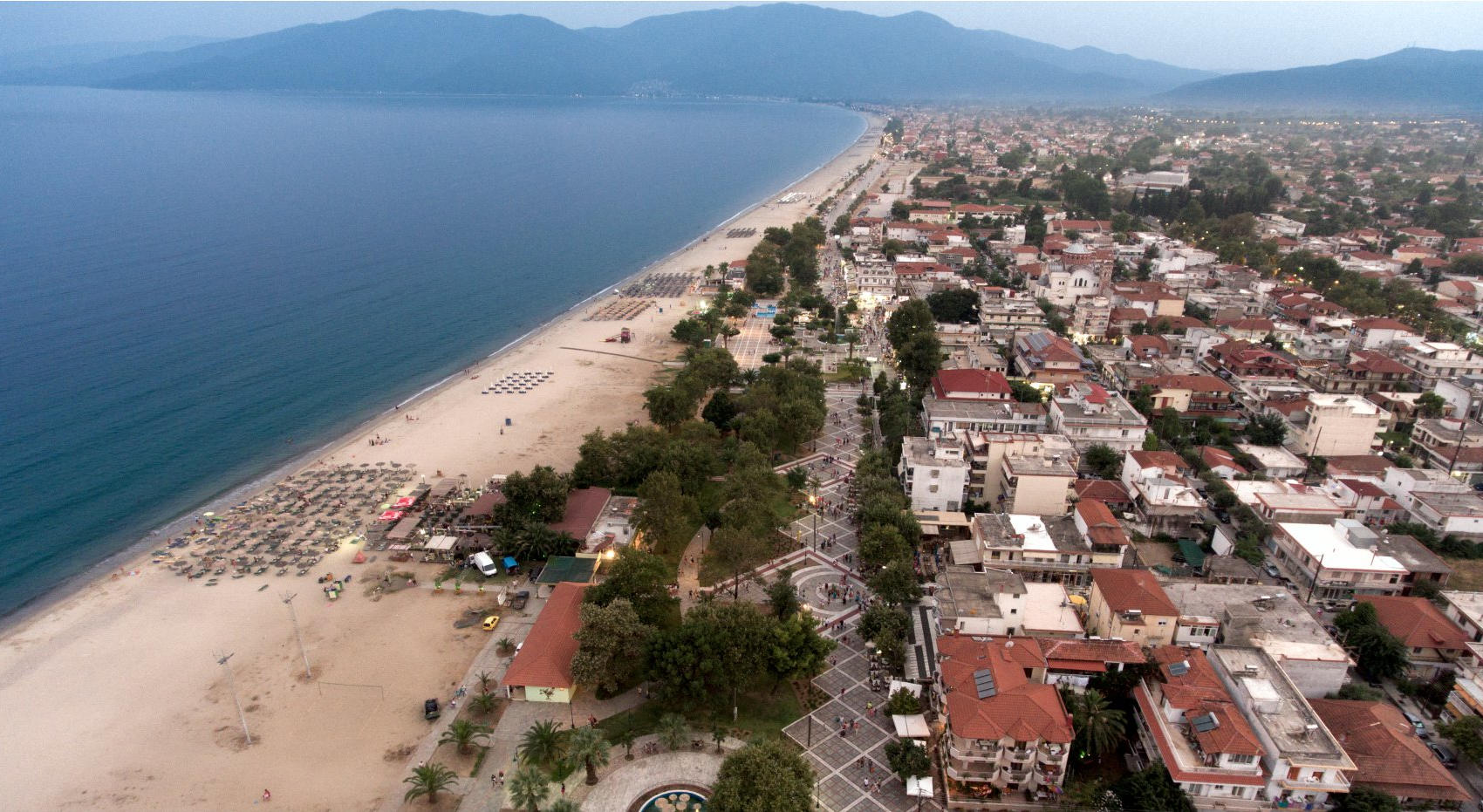 Εναέρια εικόνα με την ακτογραμμή της Ασπροβάλτας.